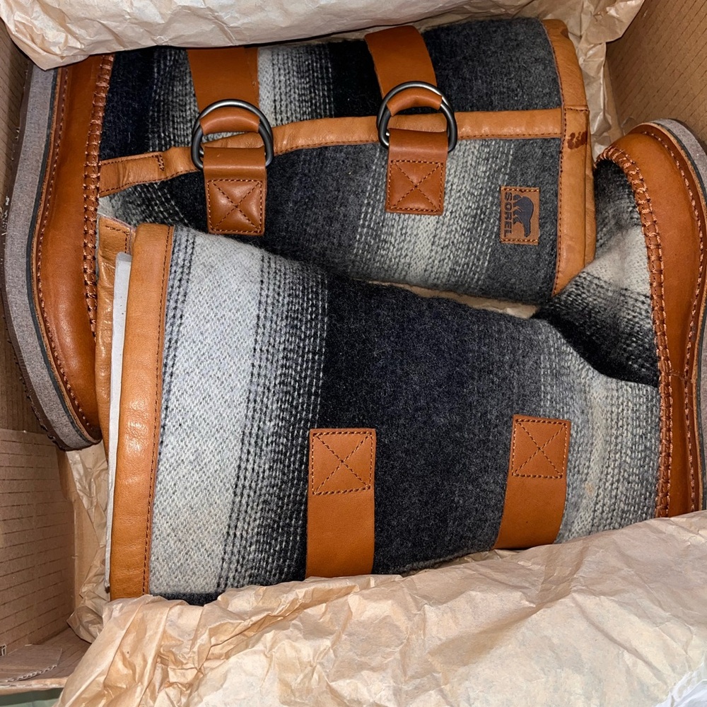 Sorel Chipahko Blanket Wool-Blend Boots - Picture 9 of 16